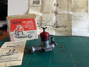 Frog Vibromatic 149 model diesel engine (1954) Boxed with paperwork